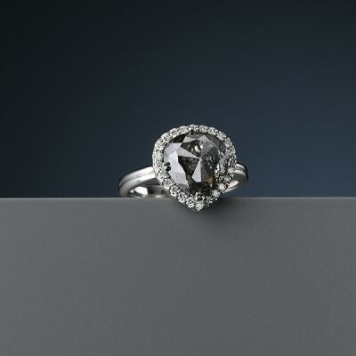 Pear-shaped rustic Diamond ring