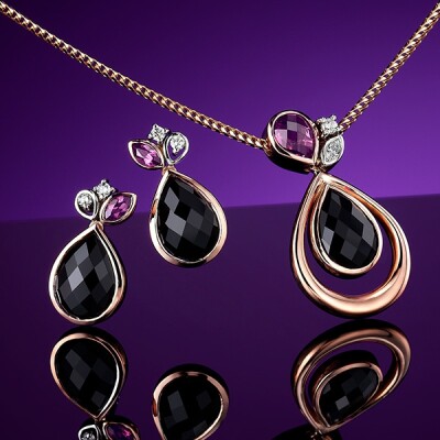 Onyx, Rhodolite Garnet and Diamond set