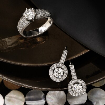 Round brilliant cut Diamond ring and earrings