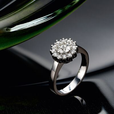 Round brilliant cut Diamond ring