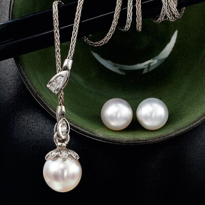 Pearl and Diamond pendant and earrings