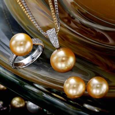 South Sea pearl pendant, ring and earrings