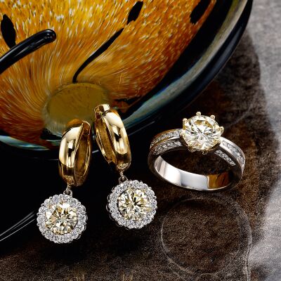 Round brilliant cut Diamond ring and earrings