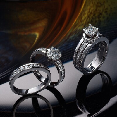 Round brilliant cut Diamond rings