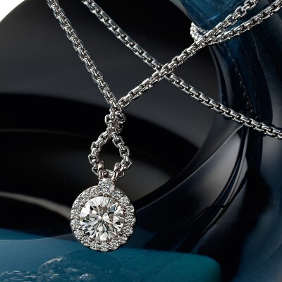 Round brilliant cut Diamond pendant