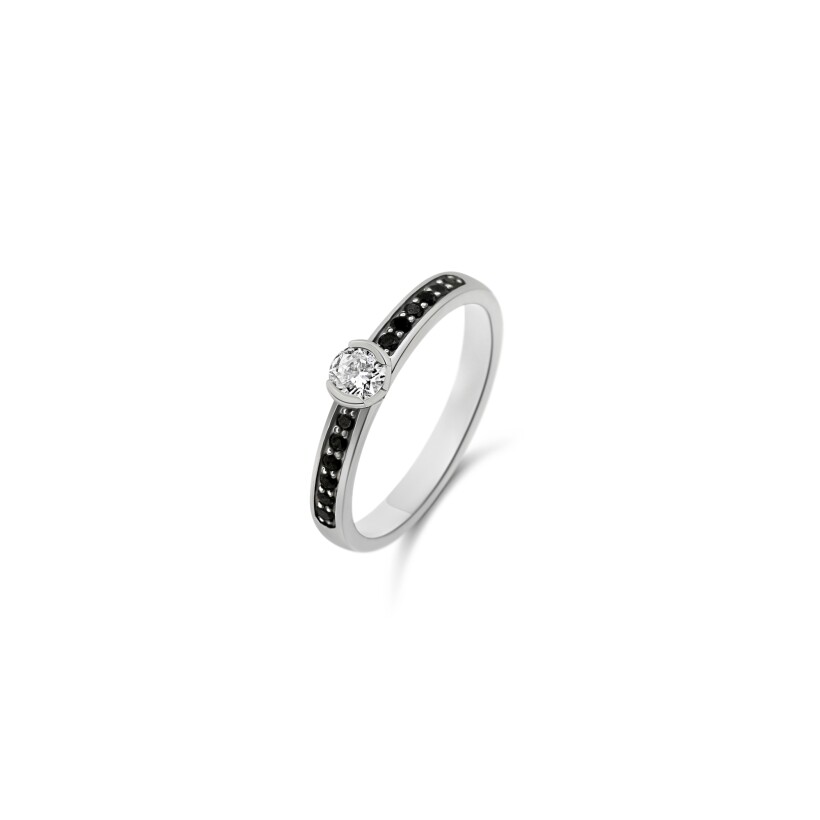 Solitaire en or blanc et diamants noirs