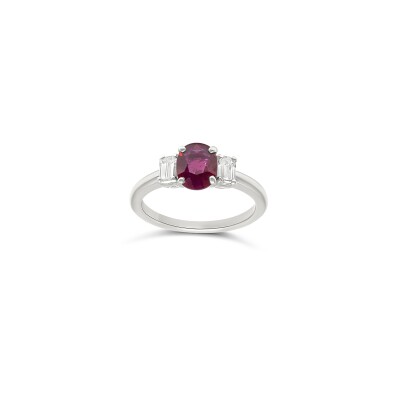 Bague Prisme or blanc, rubis ovale 1.08 ct et diamants