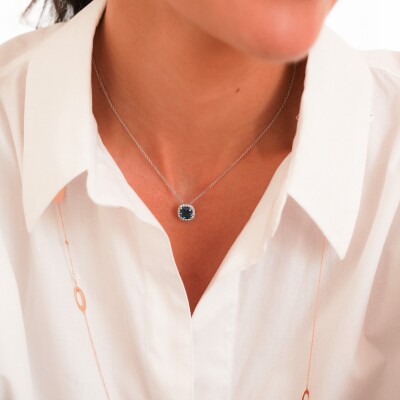 Pendentif Veron Roques en or blanc, topaze Blue London et diamants