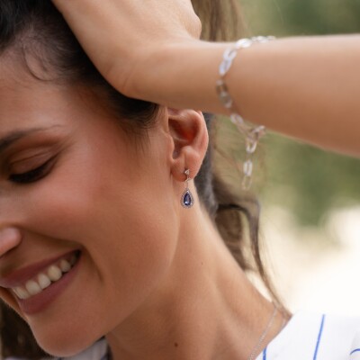 Boucles d'oreilles Veron Roques Amélie en or blanc, saphir et diamants