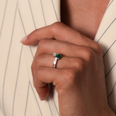 Bague Veron Roques Insolite en or blanc, émeraude et diamants