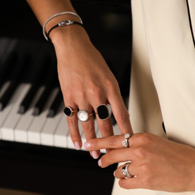 Bague Veron Roques Vanilla en or rose, quartz, nacre et diamants bruns