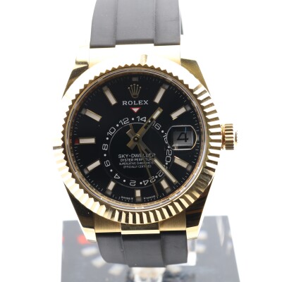 Rolex Sky-Dweller or jaune