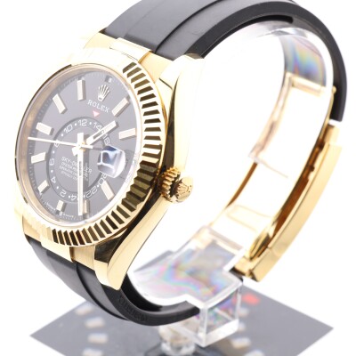 Rolex Sky-Dweller or jaune
