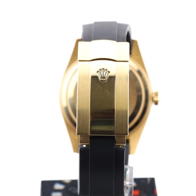 Rolex Sky-Dweller or jaune