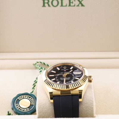 Rolex Sky-Dweller or jaune