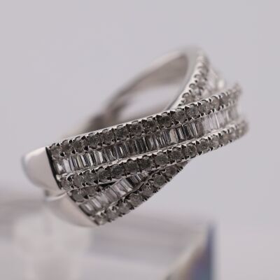 Bague diamants or blanc 750 millièmes forme croisée