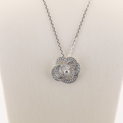 Collier Chanel Camélia